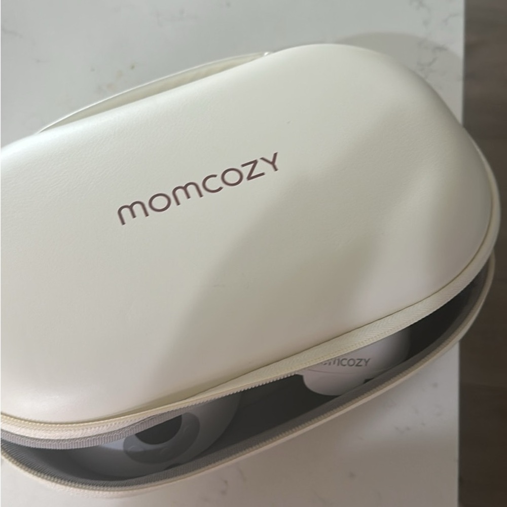 Momcozy m5 pumps (2 work)